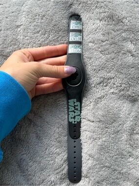 Disney Star Wars The Mandalorian Grogu MagicBand 2 Gray